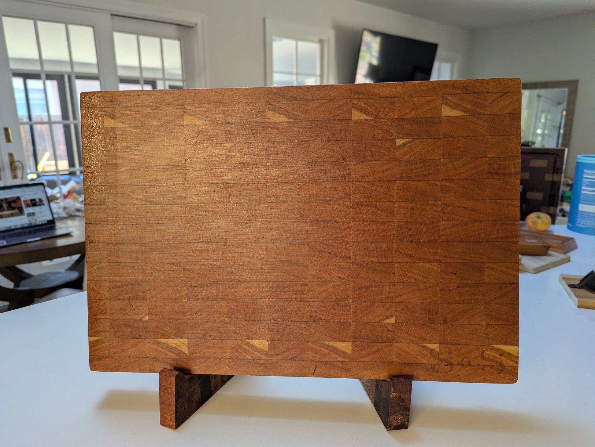 Cutting board with engraving 